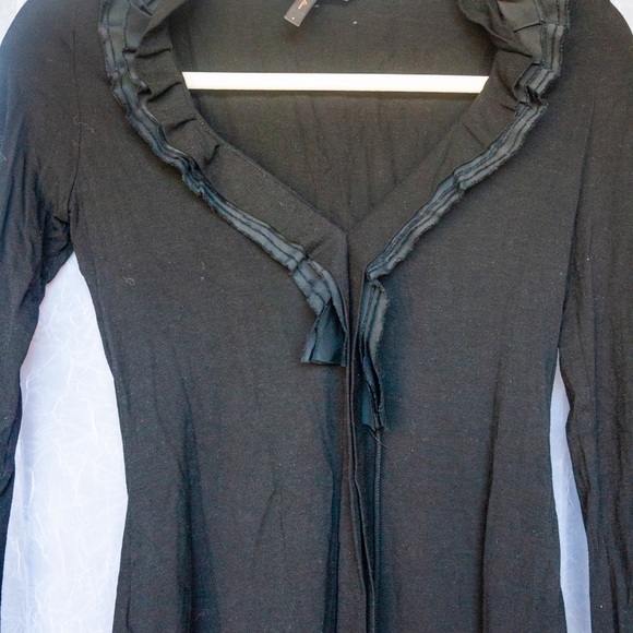 BCBGMAXAZRIA ruffled v- neckline top - size S - Picture 3 of 4